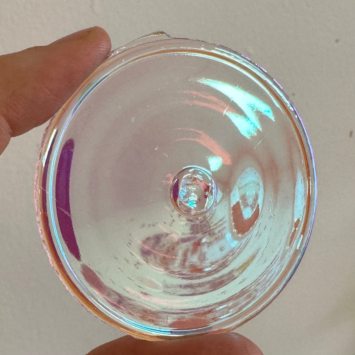 An iridescent selenium pink coloured glass rondel.