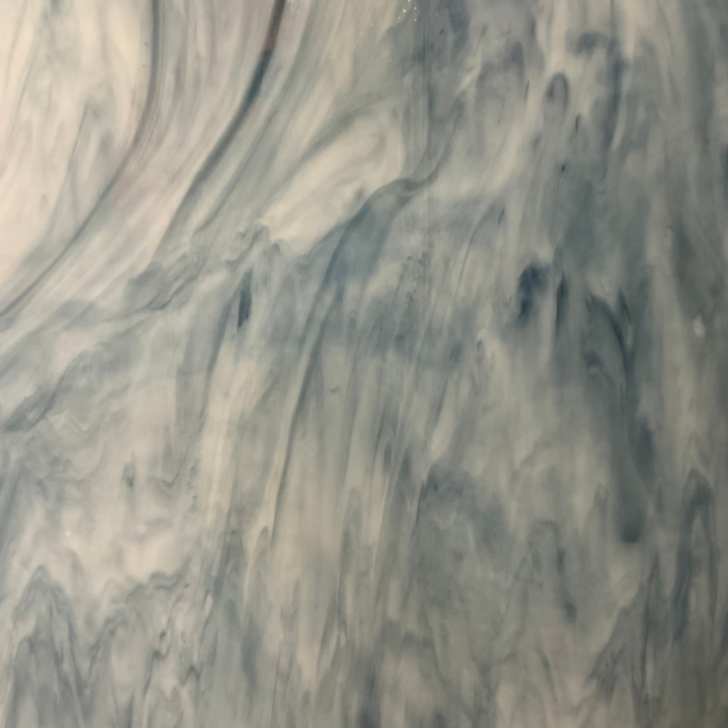 PW 96-48 White&steel blue streaky prisma