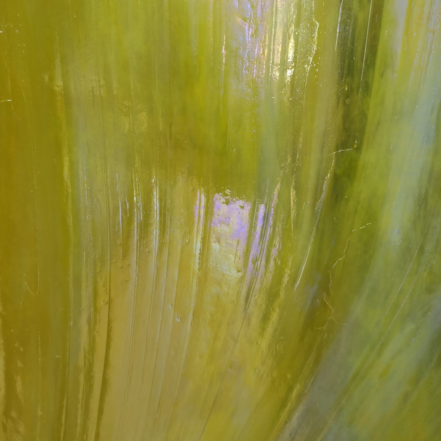 PW 02 IR Yellow/White/Clear Wispy Opal Iridescent