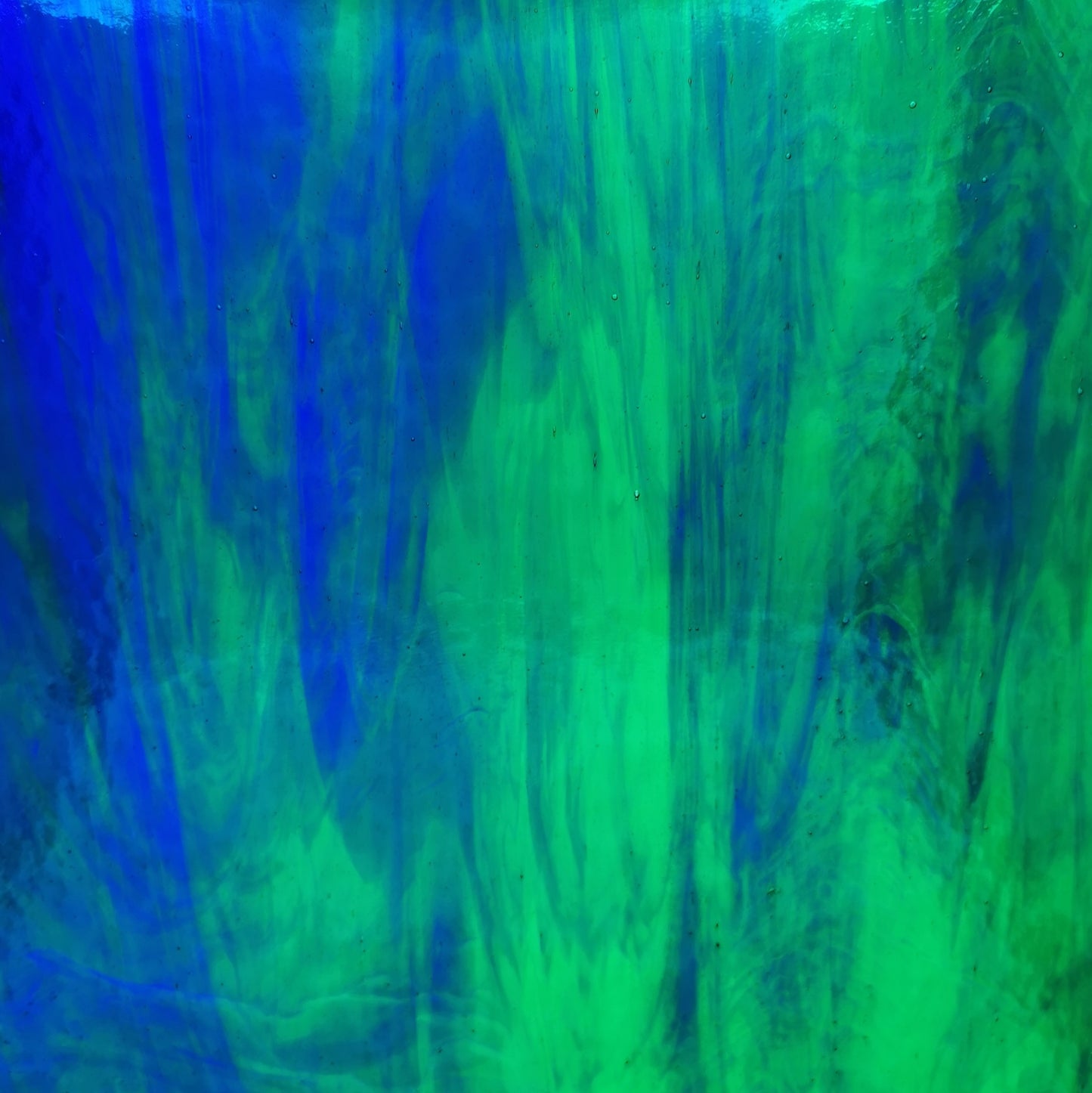 PW 702LL Green w/ Streaks of Dark Blue