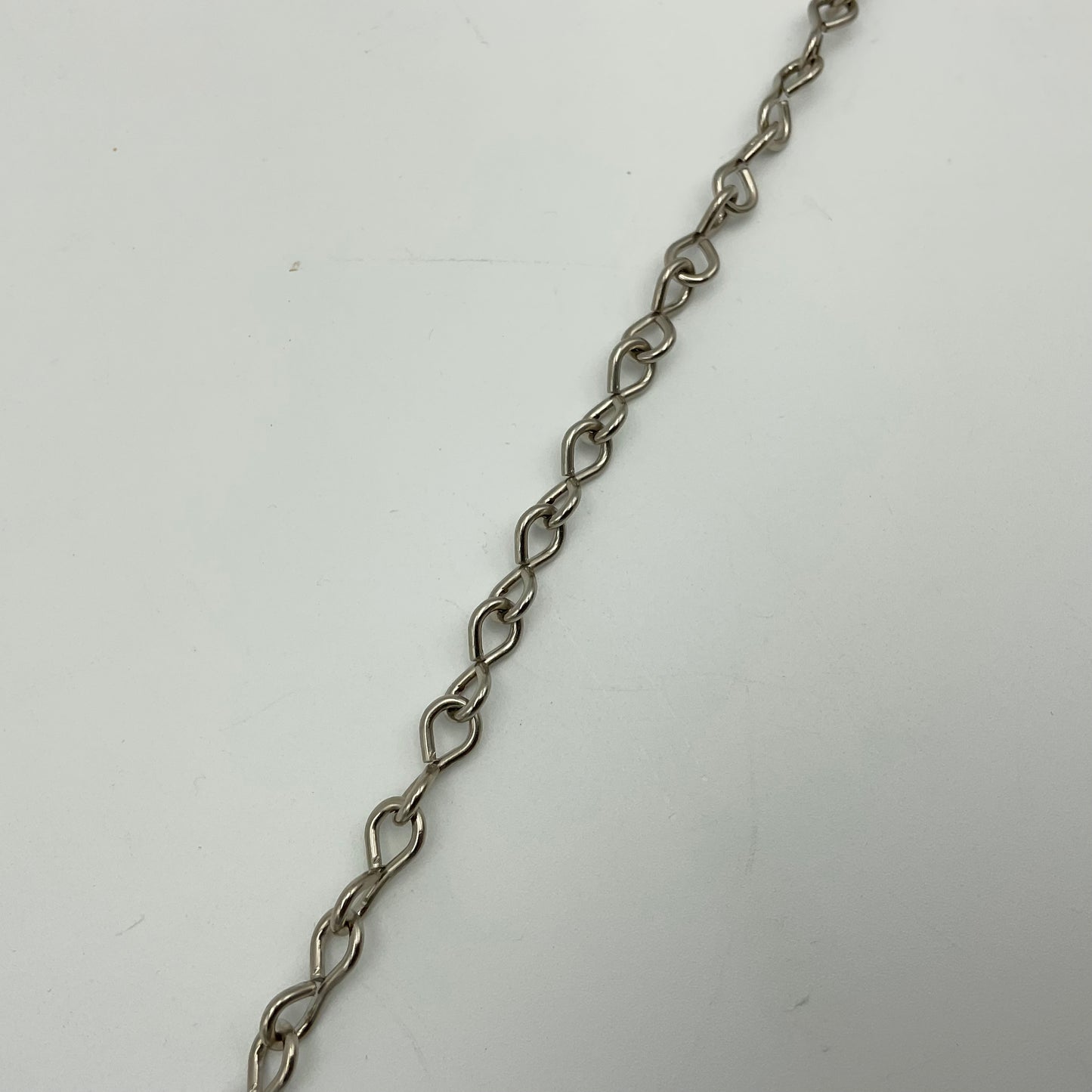 Silver 16 gauge jack chain.